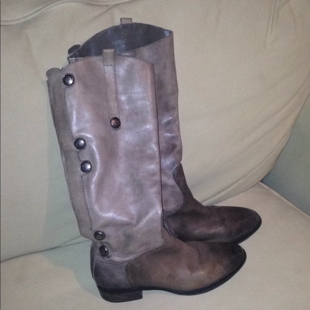 Arturo Chiang riding boots